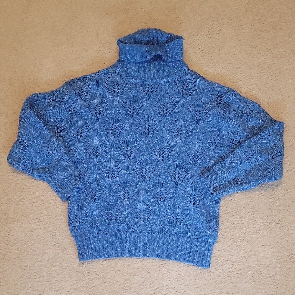 Liz Claiborne Textured Blue Turtleneck Sweater